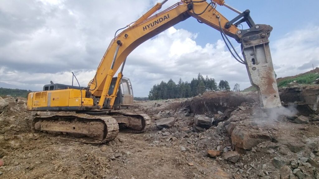 TINGASHARE EXCAVATOR WITH BREAKER - 45 TONNE